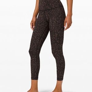 Wunder Under HR 25" FLuo, Camo Print, Size 8